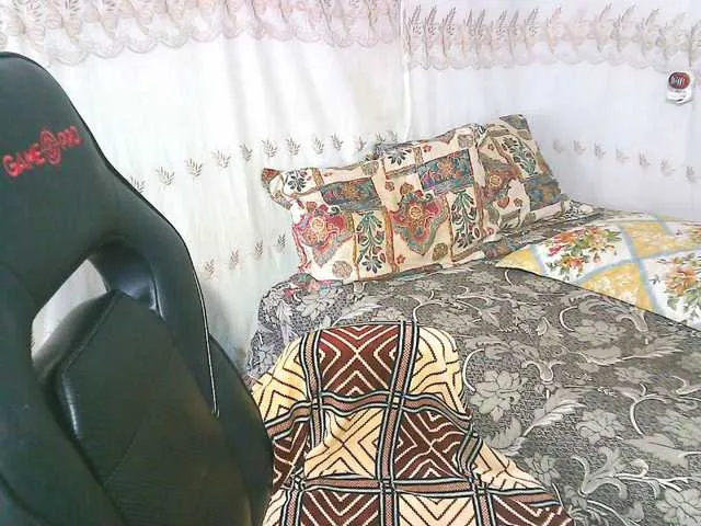 Live sex webcam photo for xxdaryaxx #275995983