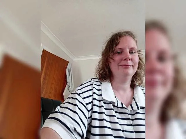 Live sex webcam photo for xxsexylindyxx #275698484