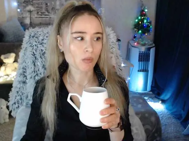 Live sex webcam photo for xyliganka777 #271780430