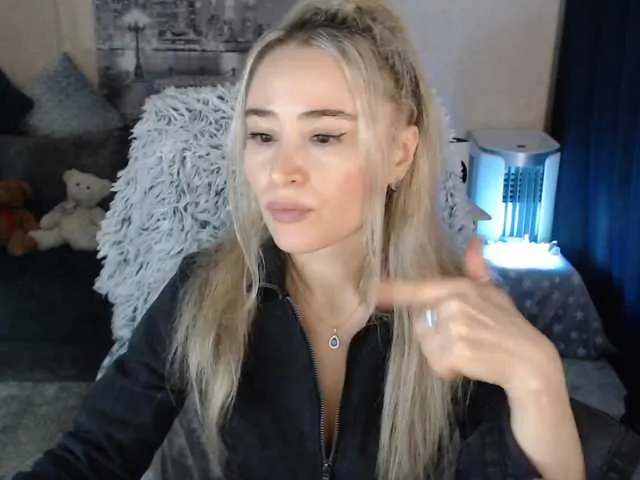 Live sex webcam photo for xyliganka777 #272259572