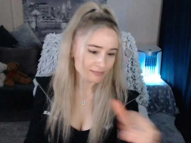 Live sex webcam photo for xyliganka777 #272379203