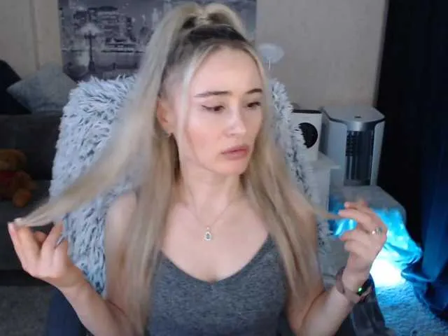 Live sex webcam photo for xyliganka777 #272569873