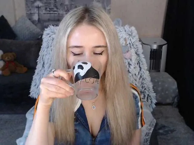 Live sex webcam photo for xyliganka777 #273303311