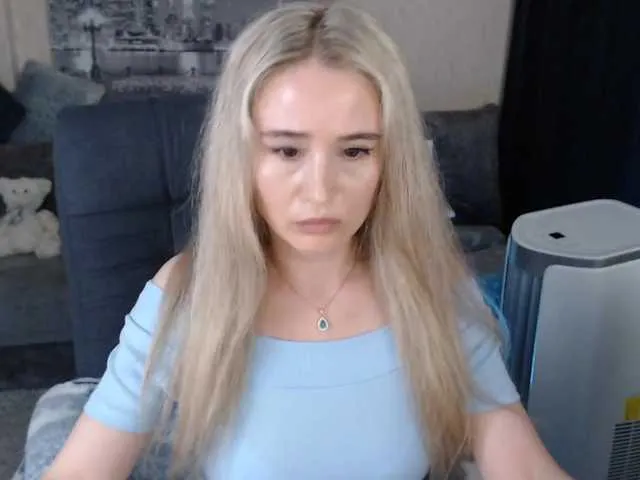 Live sex webcam photo for xyliganka777 #273779751