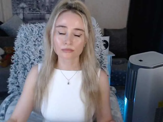 Live sex webcam photo for xyliganka777 #273840785