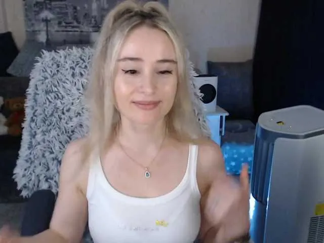 Live sex webcam photo for xyliganka777 #273903474
