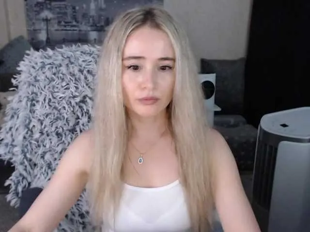 Live sex webcam photo for xyliganka777 #273984557