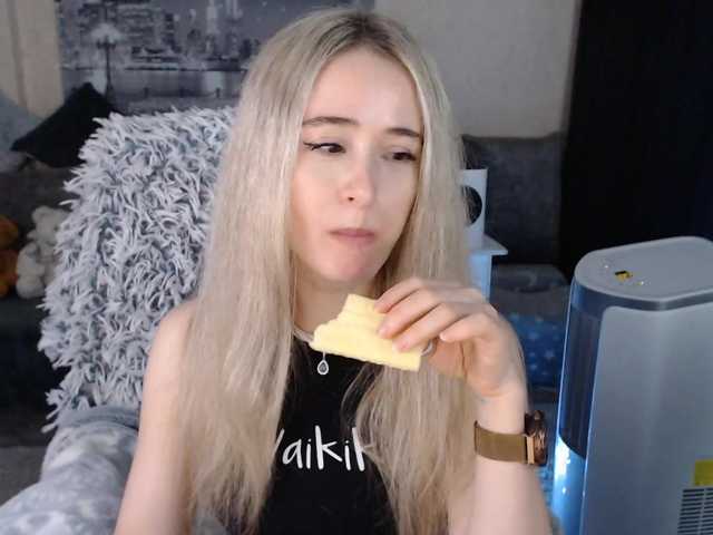 Live sex webcam photo for xyliganka777 #273996278