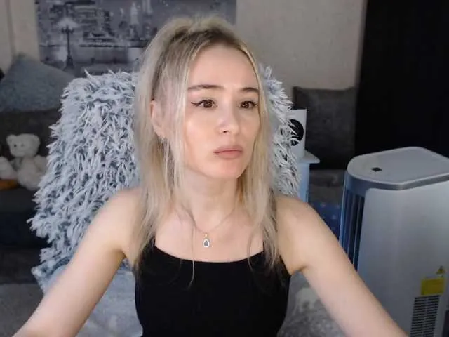 Live sex webcam photo for xyliganka777 #274120233