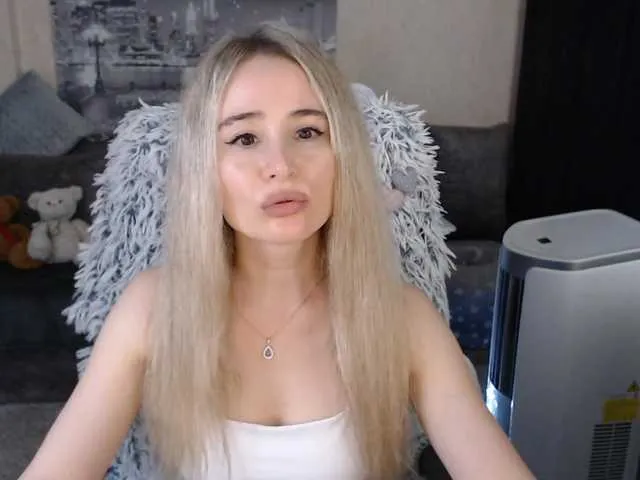 Live sex webcam photo for xyliganka777 #274130738