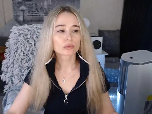 Live sex webcam photo for xyliganka777 #274141931