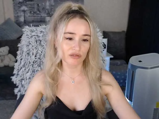 Live sex webcam photo for xyliganka777 #274152429