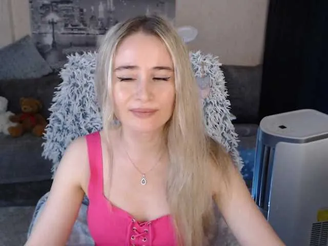 Live sex webcam photo for xyliganka777 #274263642