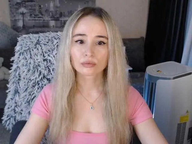 Live sex webcam photo for xyliganka777 #274508924