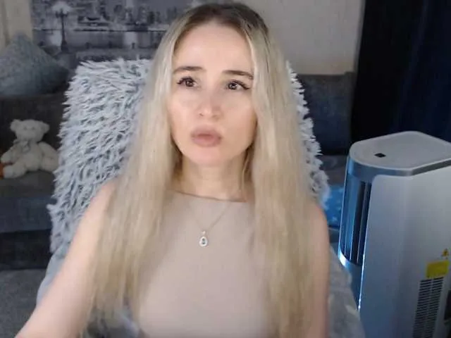 Live sex webcam photo for xyliganka777 #274559157