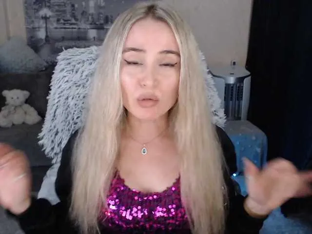 Live sex webcam photo for xyliganka777 #274974712