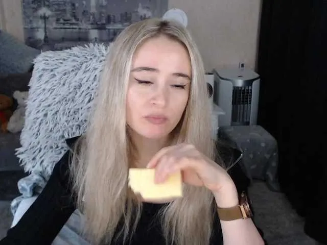 Live sex webcam photo for xyliganka777 #275153733