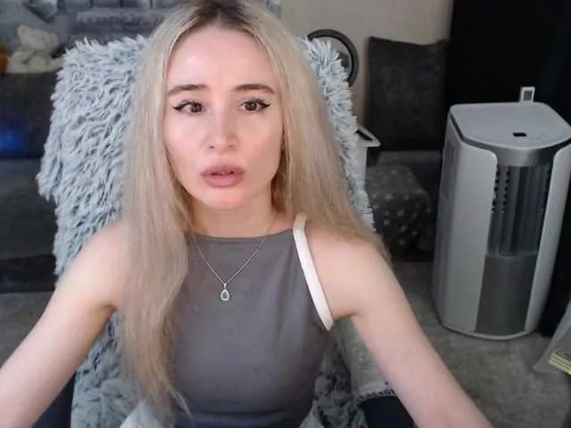 Live sex webcam photo for xyliganka777 #275495156