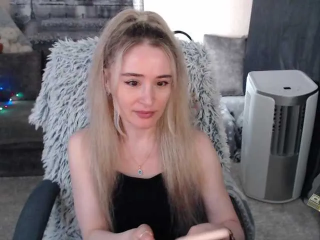 Live sex webcam photo for xyliganka777 #275504931