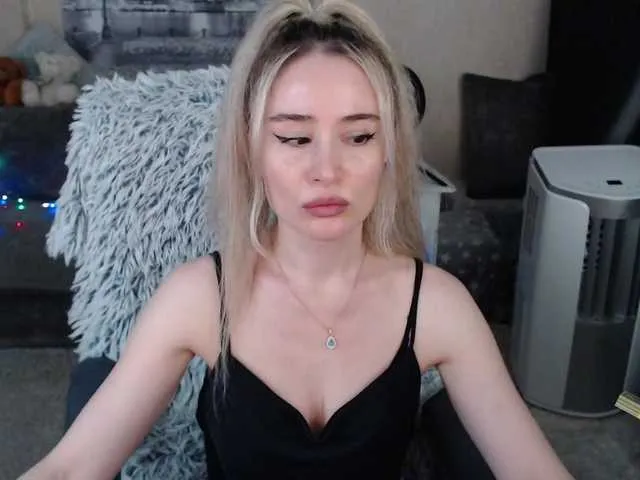 Live sex webcam photo for xyliganka777 #275512691