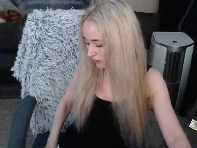 Live sex webcam photo for xyliganka777 #275564812