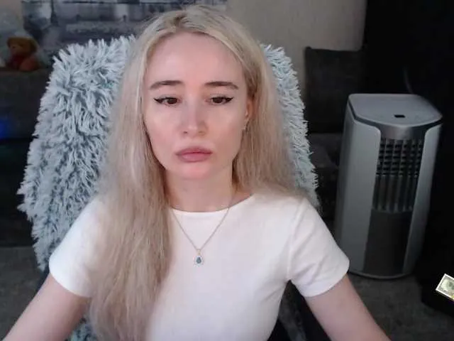 Live sex webcam photo for xyliganka777 #275571058