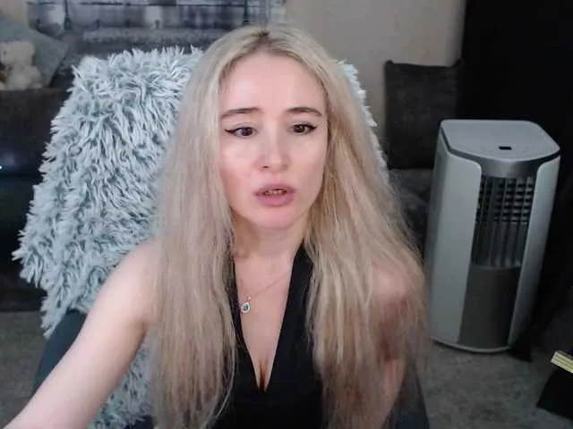 Live sex webcam photo for xyliganka777 #275610362