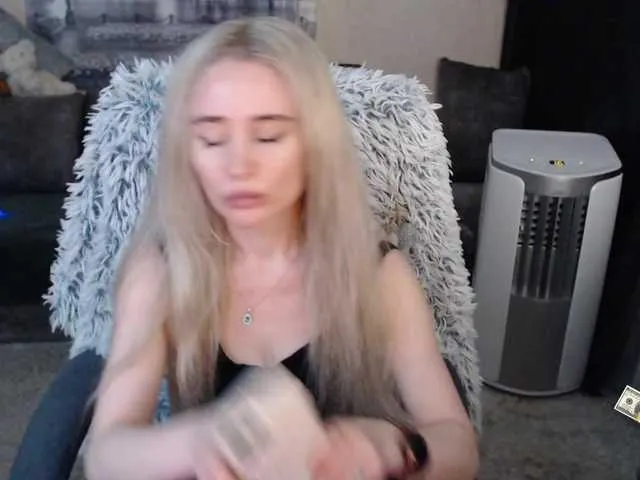 Live sex webcam photo for xyliganka777 #275651920