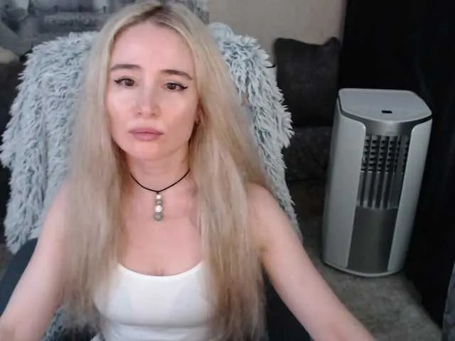 Live sex webcam photo for xyliganka777 #275711474