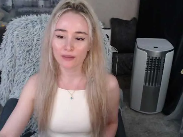 Live sex webcam photo for xyliganka777 #275718787