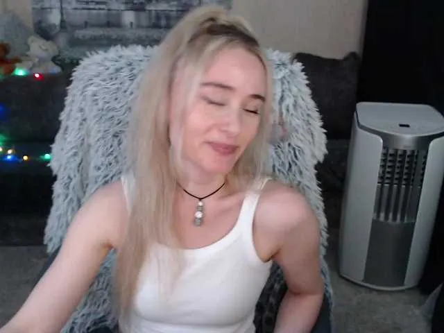 Live sex webcam photo for xyliganka777 #275724345