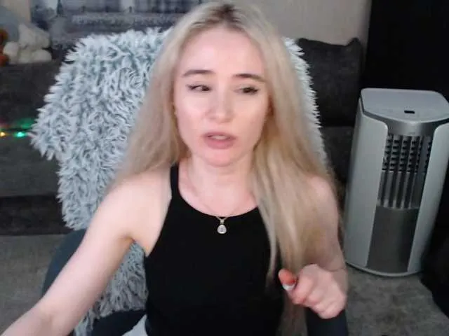 Live sex webcam photo for xyliganka777 #275773093