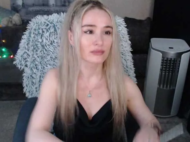 Live sex webcam photo for xyliganka777 #275795143