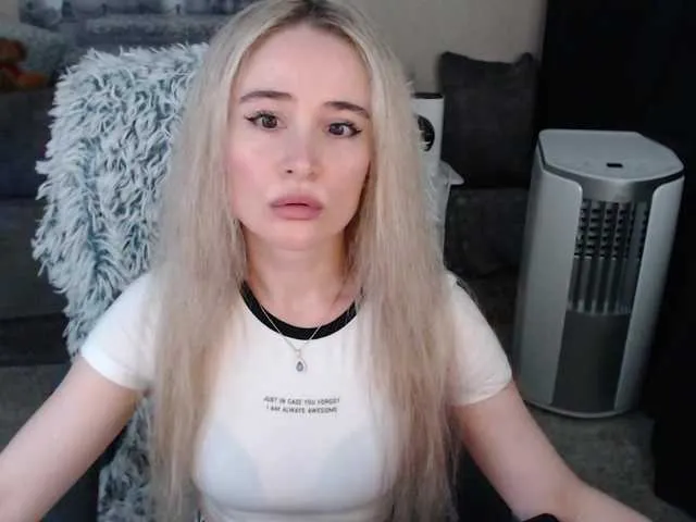 Live sex webcam photo for xyliganka777 #275854763