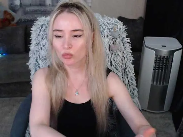 Live sex webcam photo for xyliganka777 #275897930