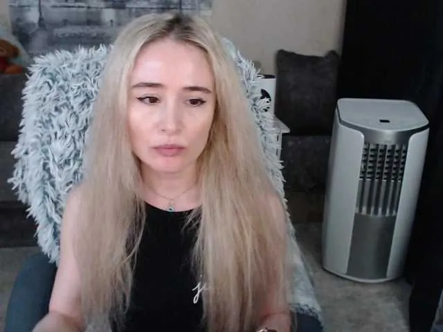 Live sex webcam photo for xyliganka777 #275927896