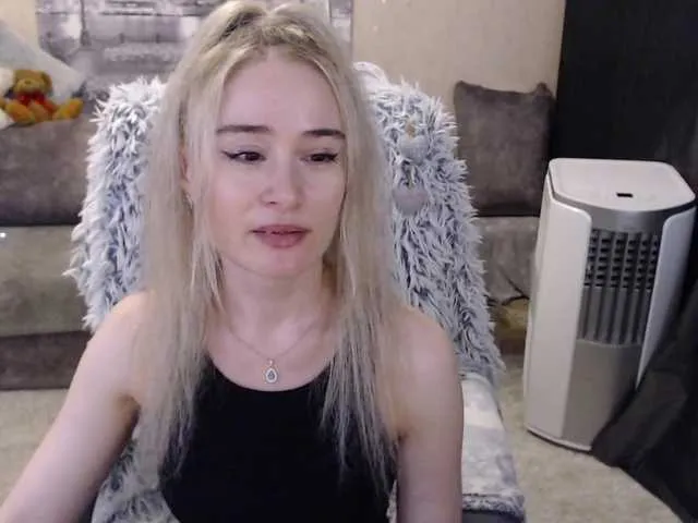 Live sex webcam photo for xyliganka777 #275937136