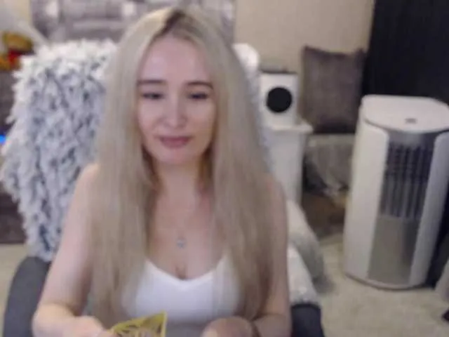 Live sex webcam photo for xyliganka777 #275970944