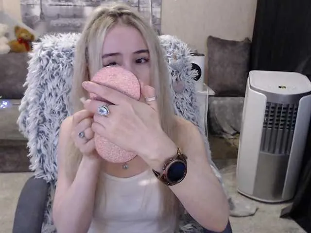 Live sex webcam photo for xyliganka777 #275979253