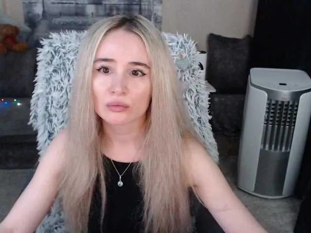 Live sex webcam photo for xyliganka777 #275987391