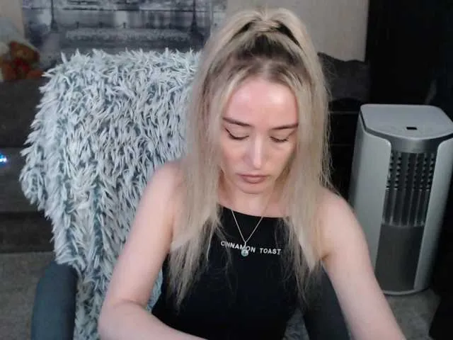 Live sex webcam photo for xyliganka777 #276047277