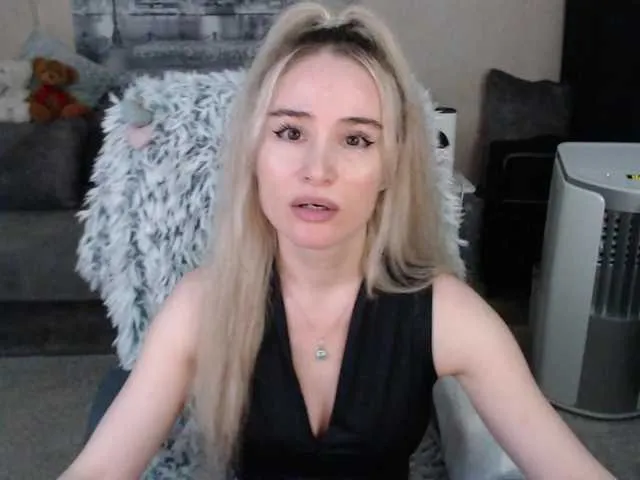 Live sex webcam photo for xyliganka777 #276091891