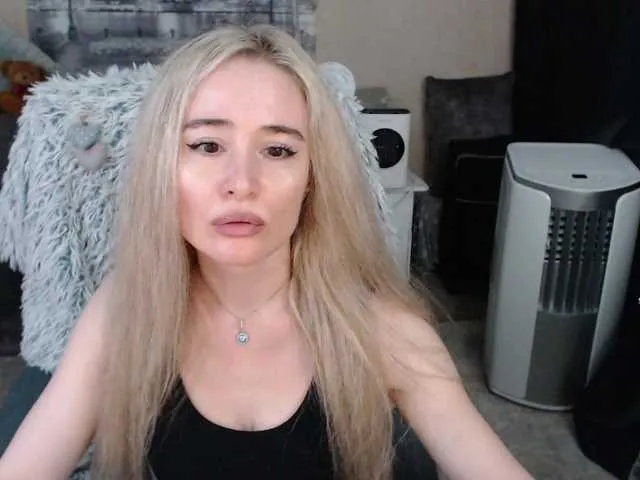 Live sex webcam photo for xyliganka777 #276181628