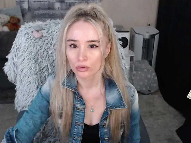 Live sex webcam photo for xyliganka777 #276245672