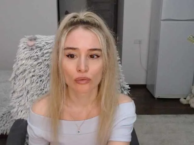 Live sex webcam photo for xyliganka777 #276331174