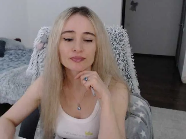 Live sex webcam photo for xyliganka777 #276541418