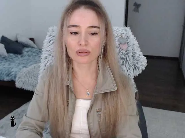 Live sex webcam photo for xyliganka777 #276835547