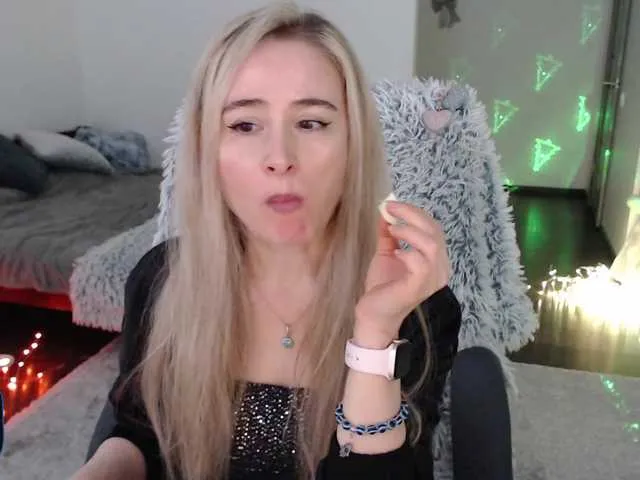 Live sex webcam photo for xyliganka777 #277385168