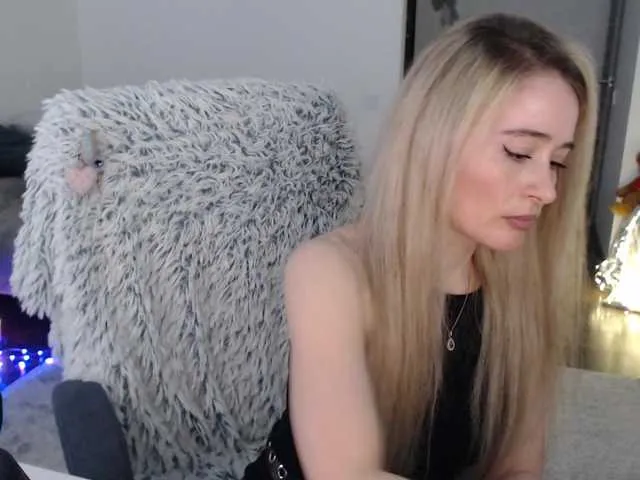 Live sex webcam photo for xyliganka777 #277585945