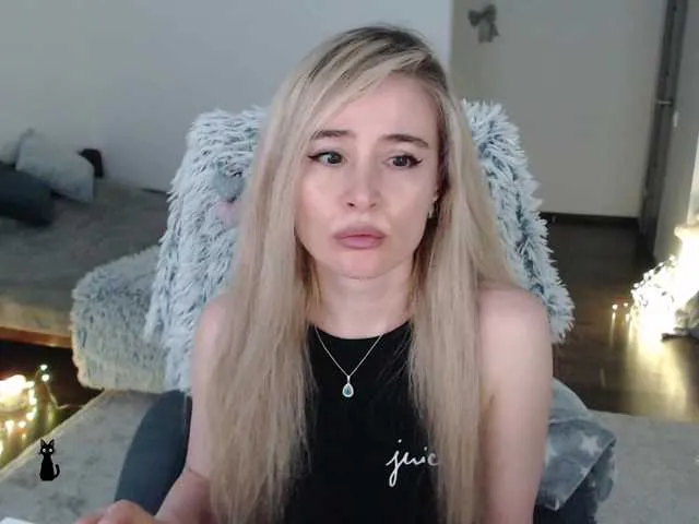 Live sex webcam photo for xyliganka777 #277720675